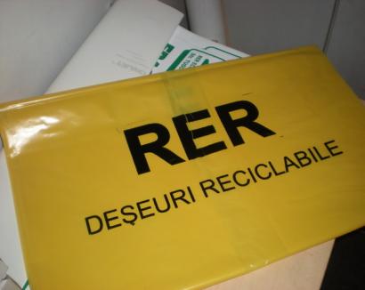 RER distribuie sacii pentru deşeuri reciclabile la casele din Oradea
